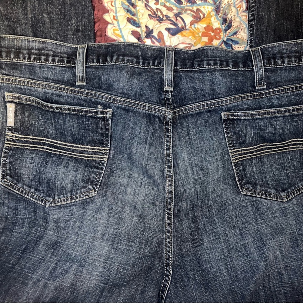 Men’s Cinch jeans.